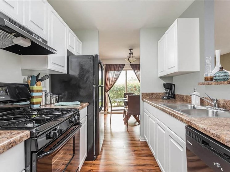 upgraded kitchens at Reserve at Eagle Ridge apartments